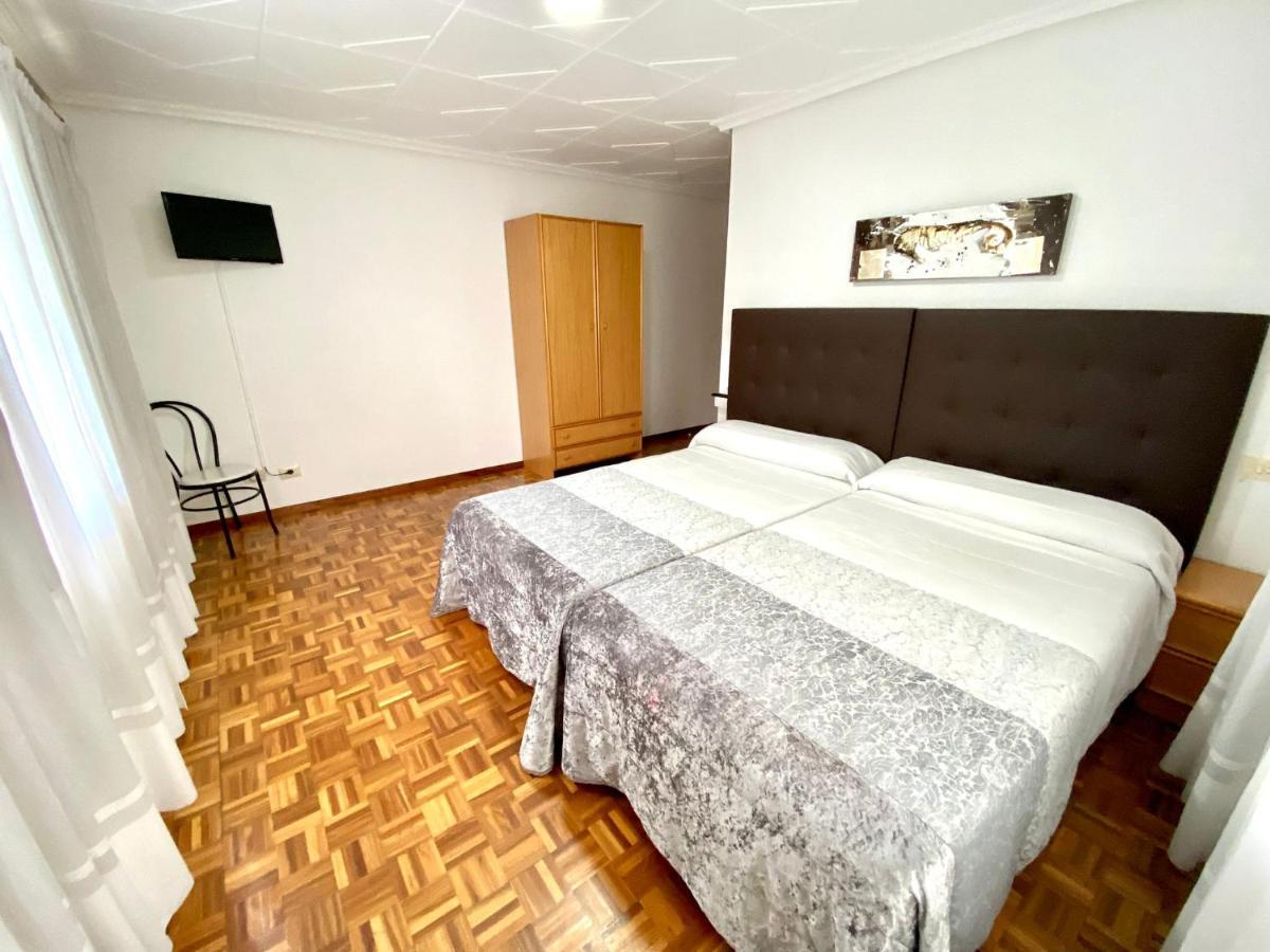 Garden Lodge Hostal Evencio Рибадавия Экстерьер фото