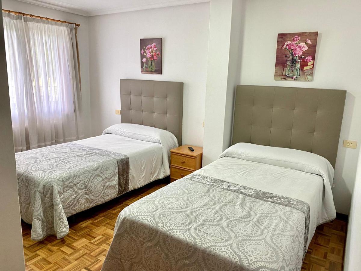 Garden Lodge Hostal Evencio Рибадавия Экстерьер фото