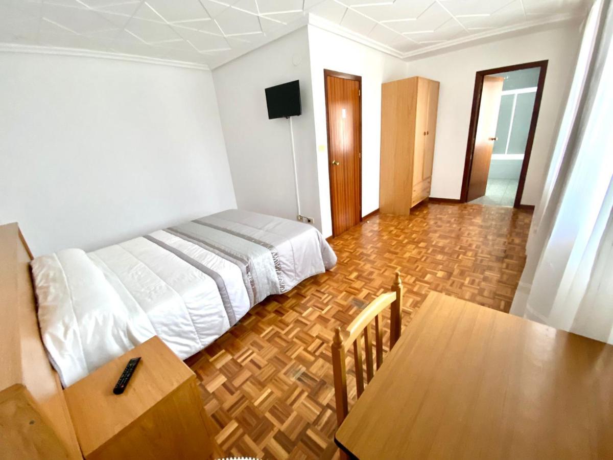 Garden Lodge Hostal Evencio Рибадавия Экстерьер фото