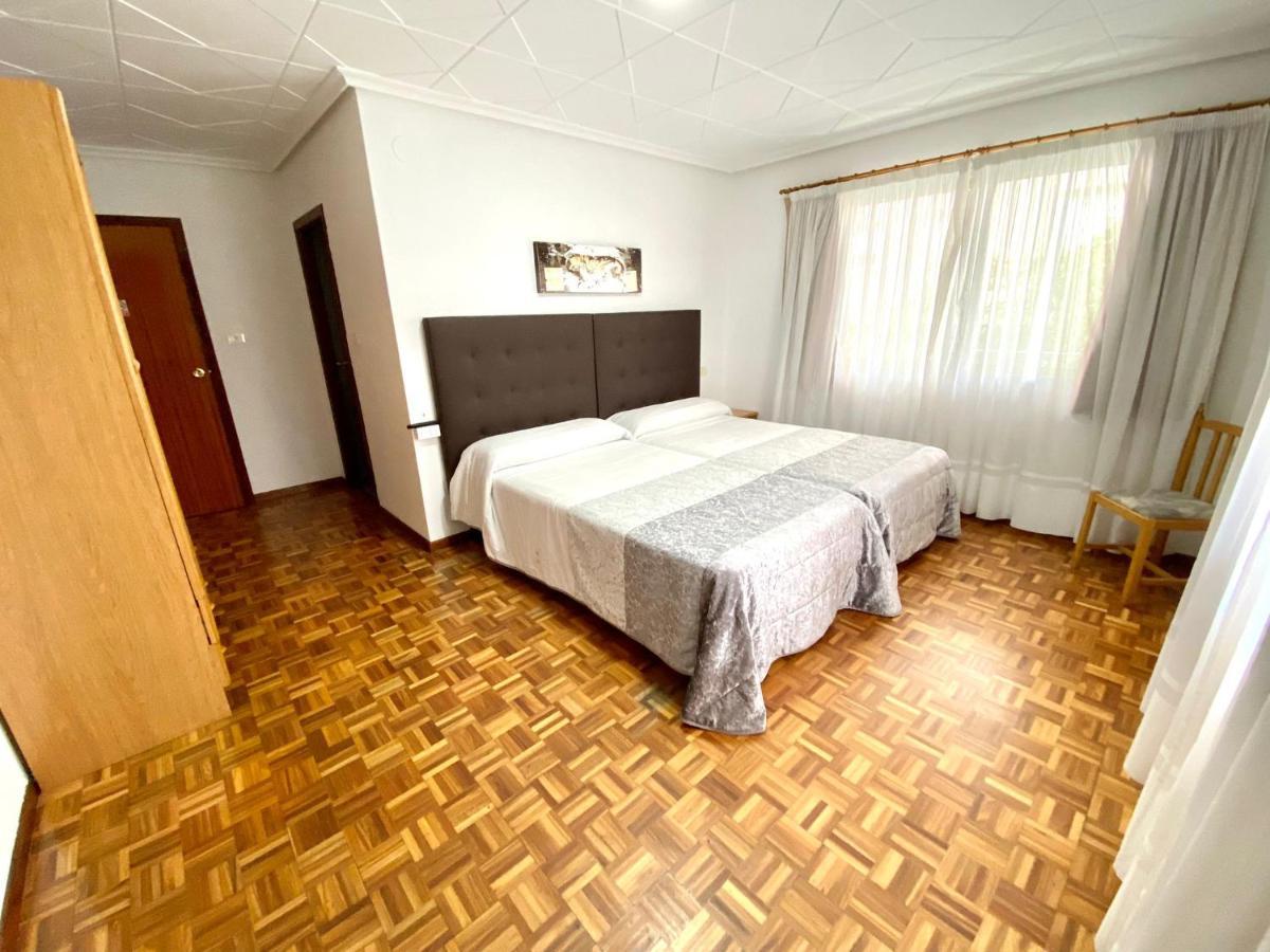 Garden Lodge Hostal Evencio Рибадавия Экстерьер фото