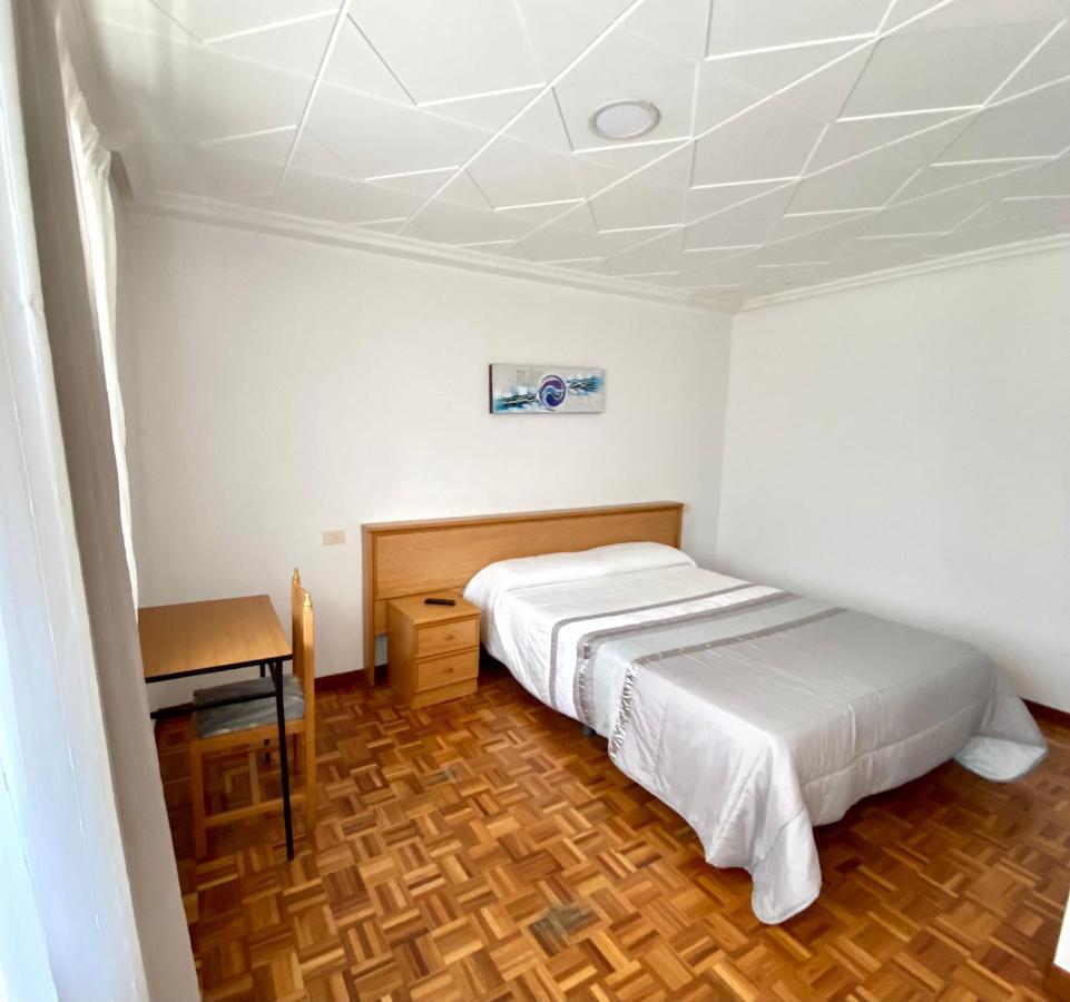 Garden Lodge Hostal Evencio Рибадавия Экстерьер фото