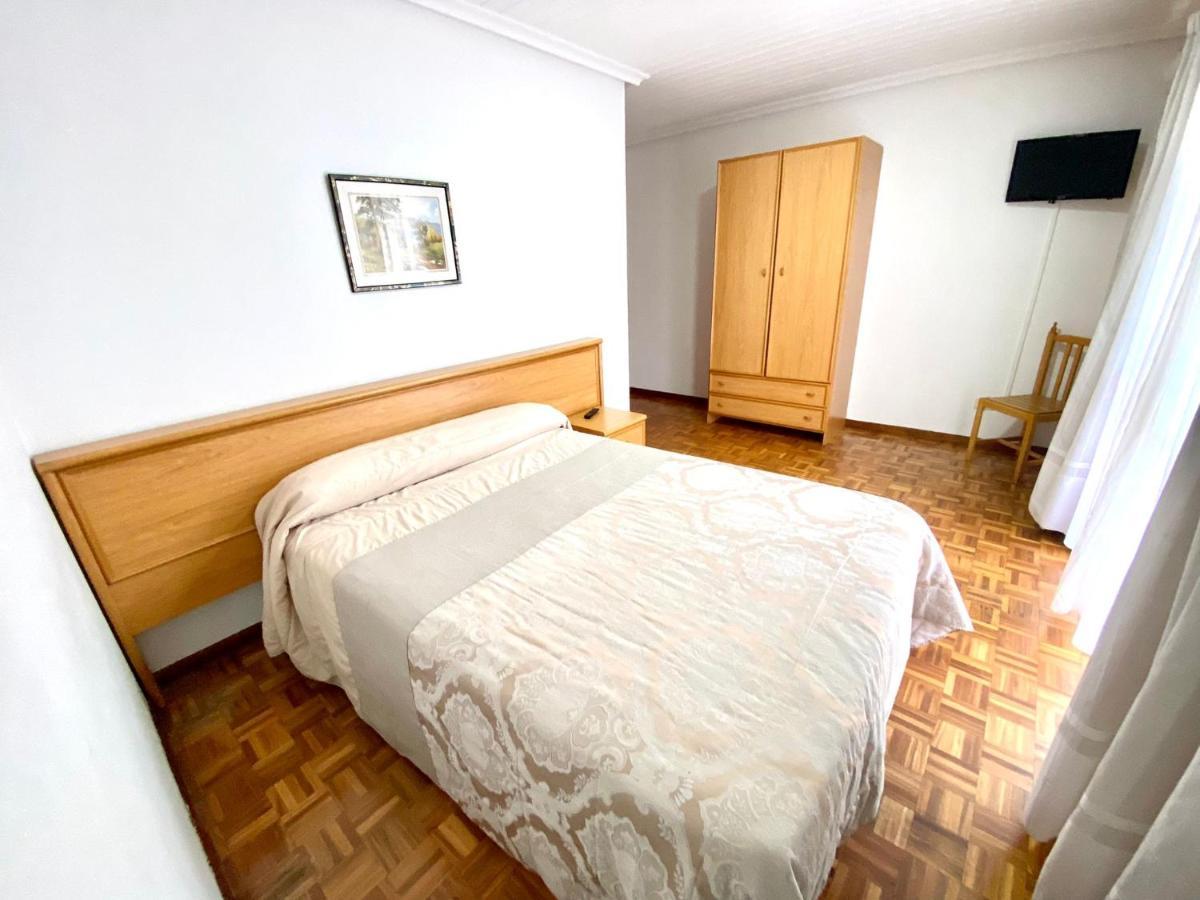 Garden Lodge Hostal Evencio Рибадавия Экстерьер фото