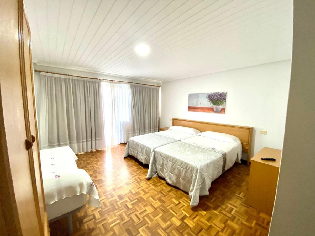 Garden Lodge Hostal Evencio Рибадавия Экстерьер фото