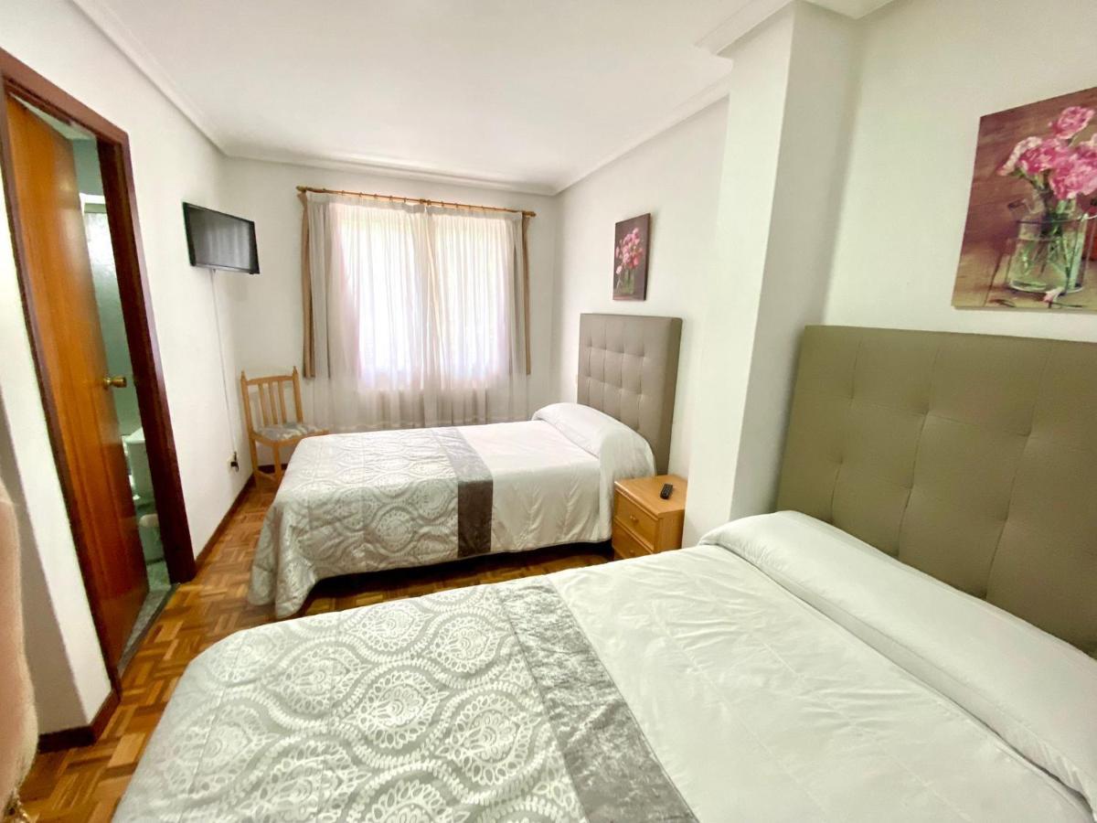 Garden Lodge Hostal Evencio Рибадавия Экстерьер фото